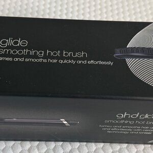 NIB GHD Glide Smoothing Professional Hot Brush